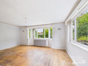 Sitting Room- click for photo gallery